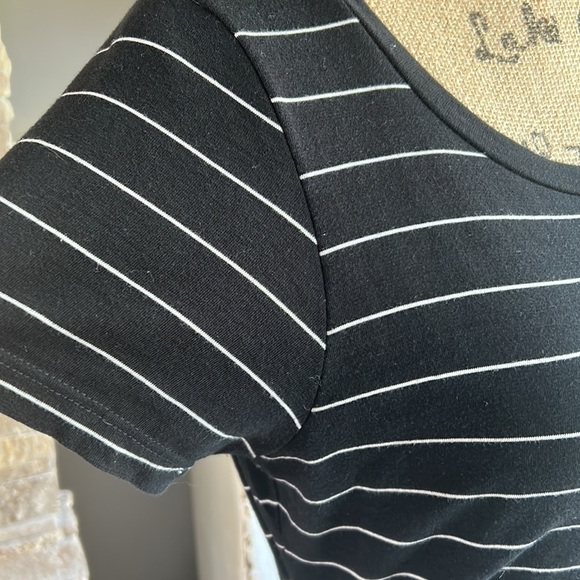Sundry black t-shirt crew neck dress w white stripe and ruching down side lined - Picture 4 of 16